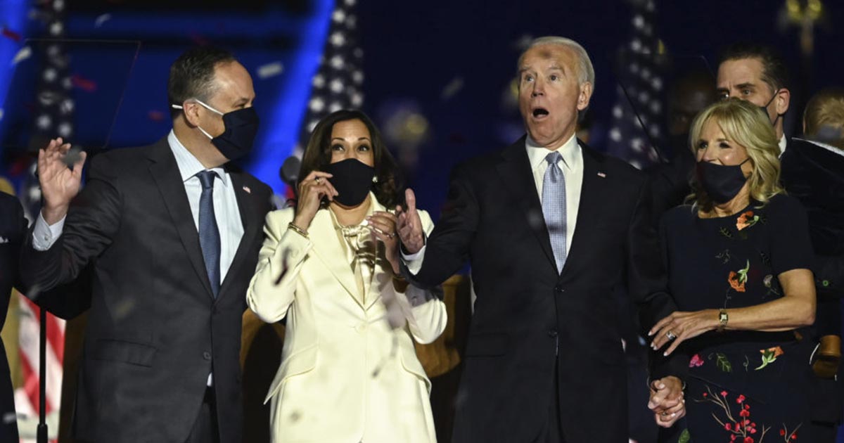 Migrantes Mexicanos aplauden a Joe Biden