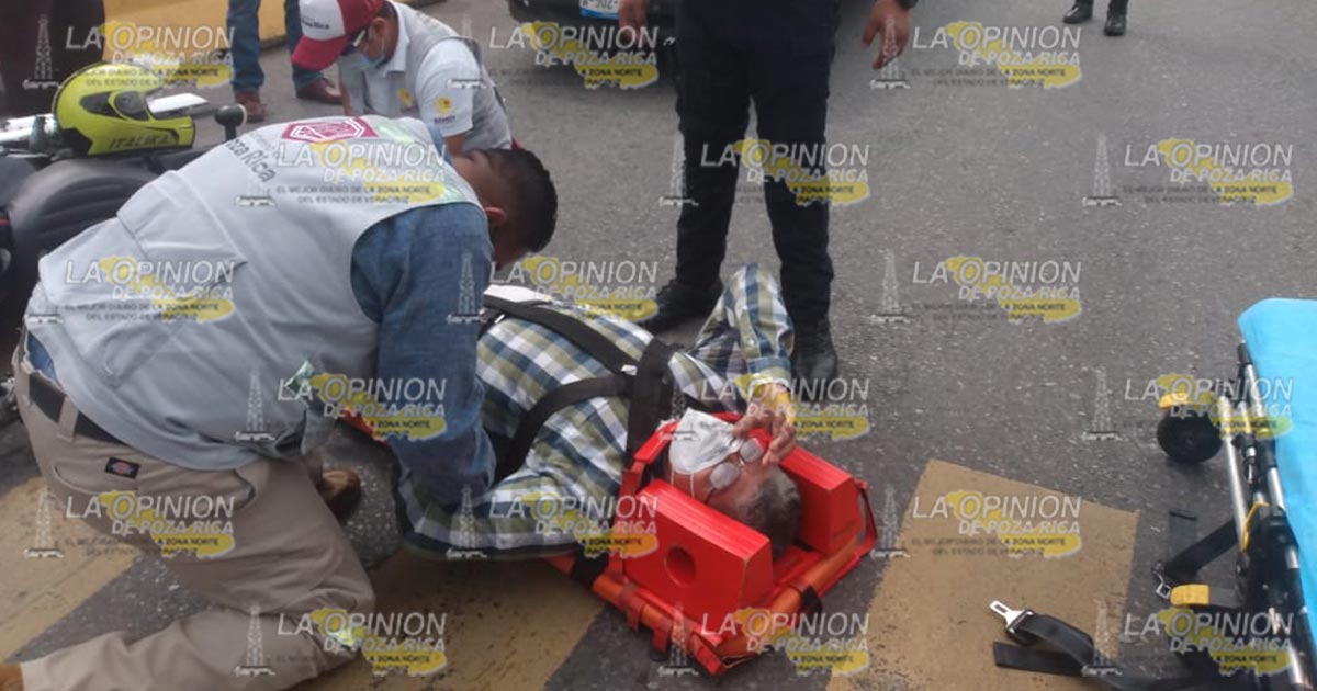 Motociclista derribado por un taxi en Poza Rica