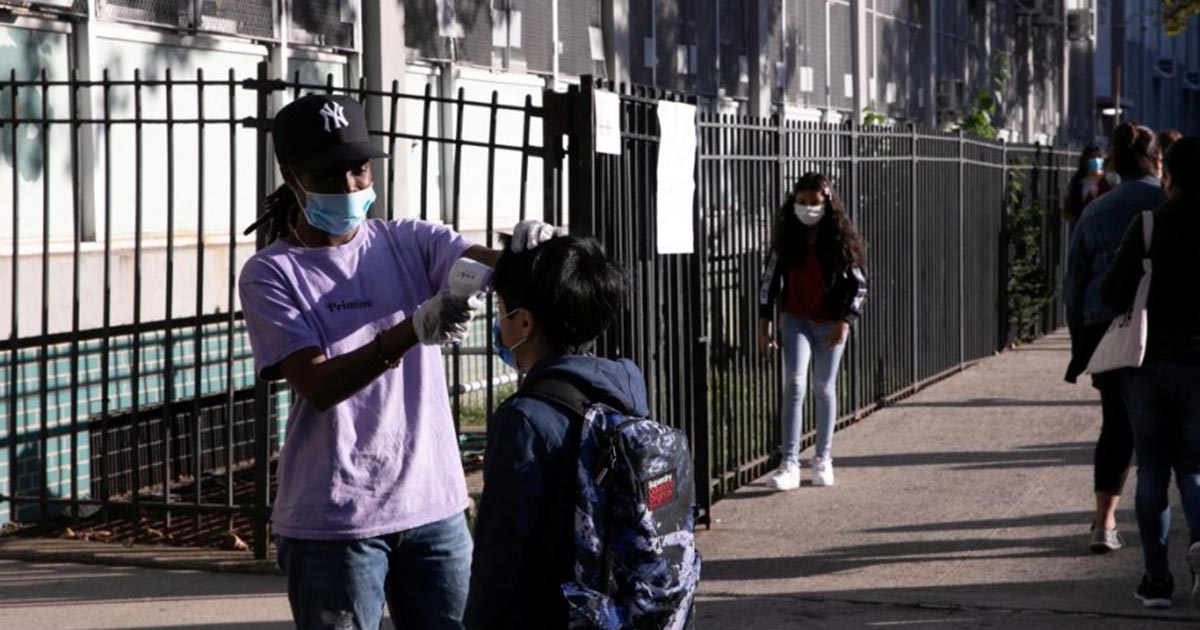 Nueva York vuelve a cerrar escuelas por pandemia