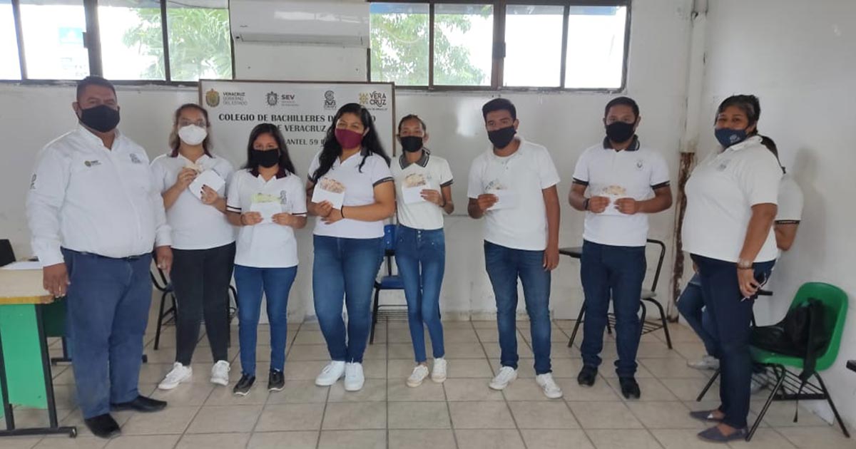 Becas Líderes a alumnos con mejores promedios