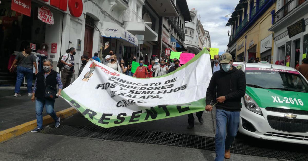 Vendedores bloquean el centro de Xalapa