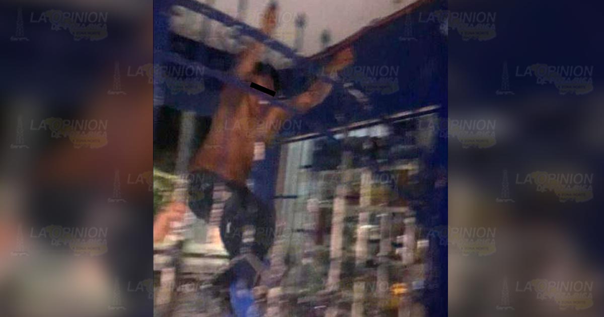 Se revolcó e hizo su berrinche porque ya no le vendieron más cerveza