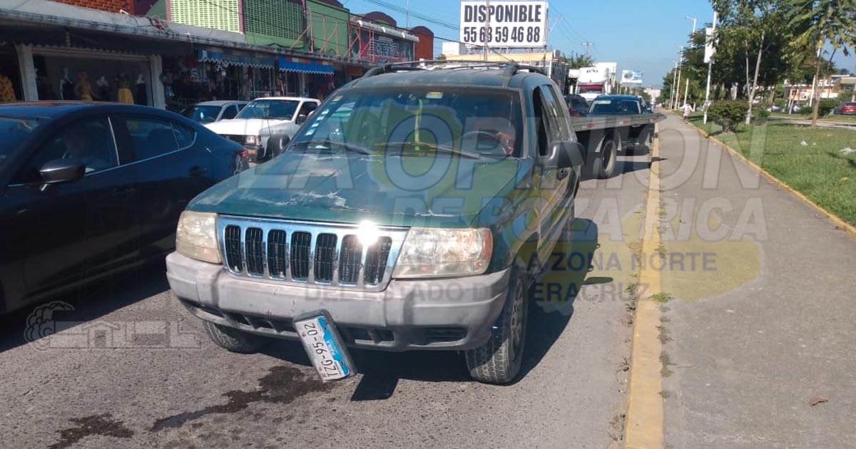 Cherokee choca por alcance a un Aveo en Poza Rica