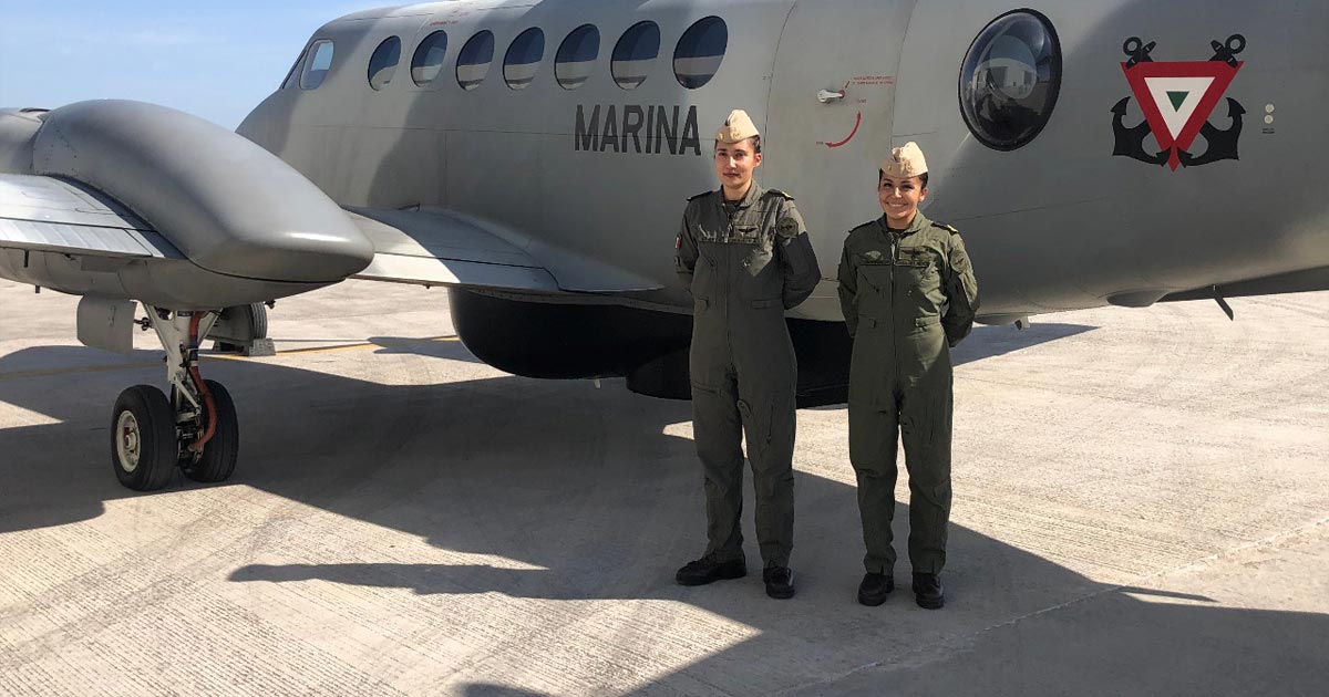 Presenta Marina a primeras dos mujeres comandantes de aviones patrullas