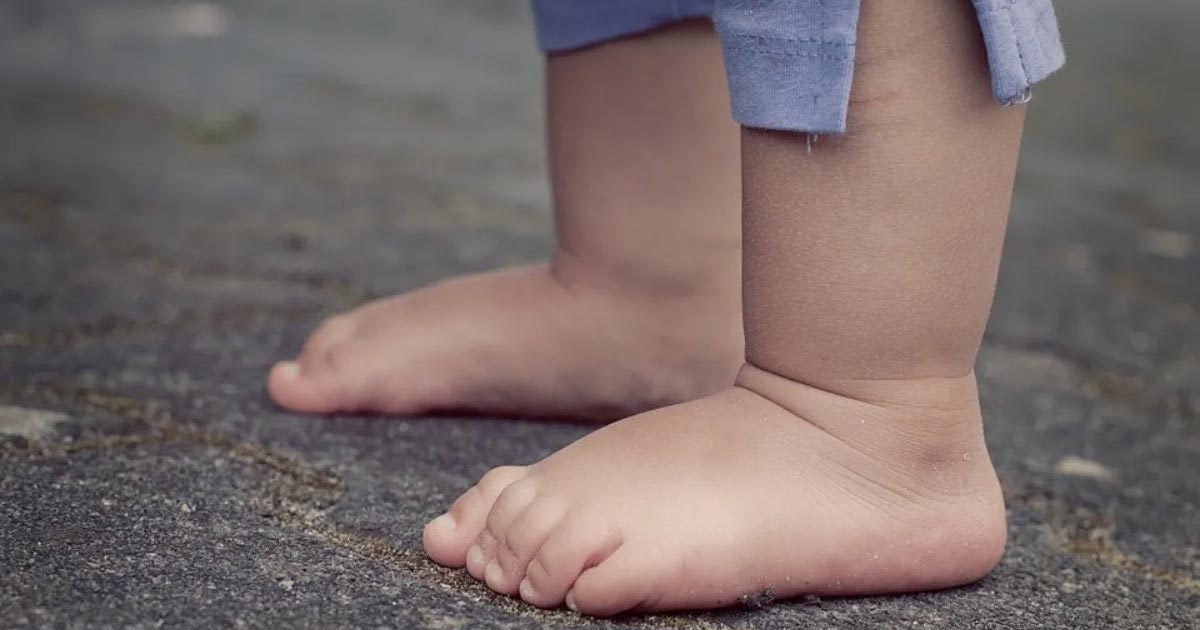 Intenta regalar a su hijo por no tener como mantenerlo en CDMX