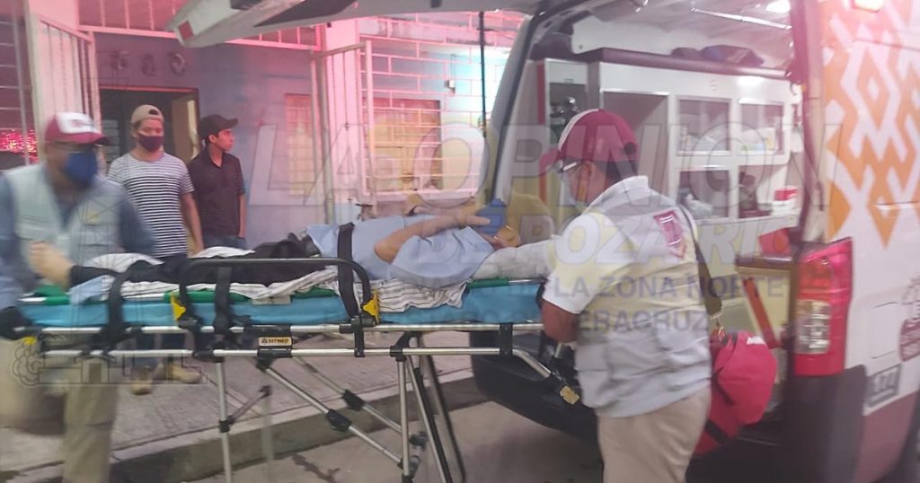 Adulto mayor sufre tremenda caída en Poza Rica