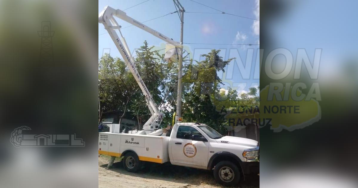 Rehabilitan luminarias dañadas por desconocidos en Coatzintla