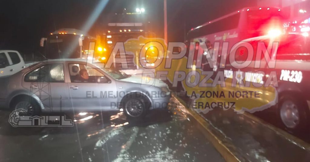 Torton impacta brutalmente aun jetta en bulevar de Poza Rica
