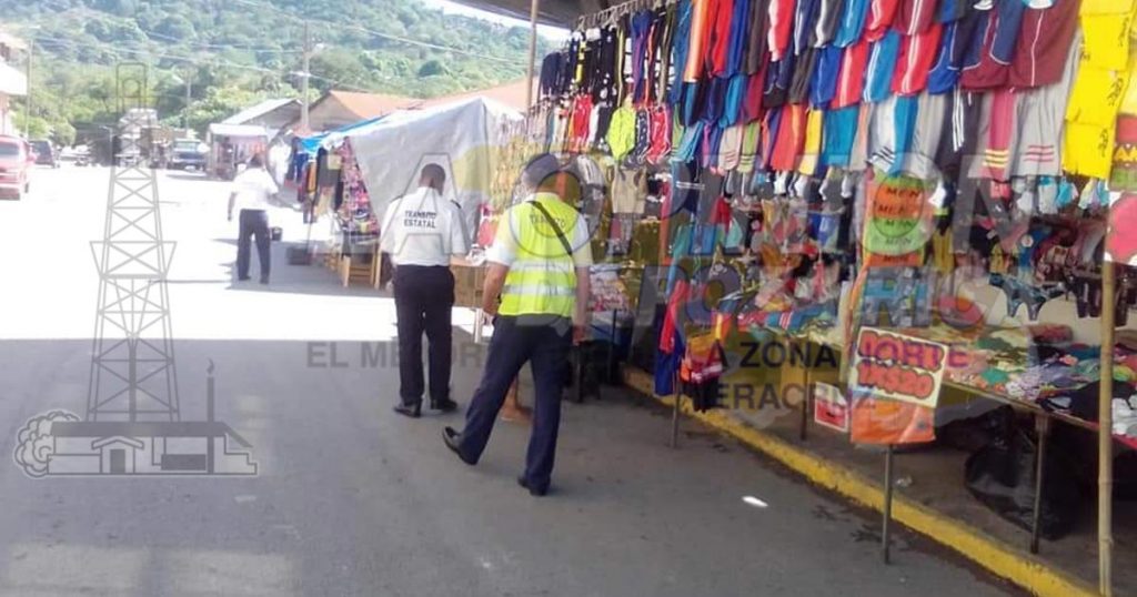 Ponen en regla a comerciantes invaden la vía pública