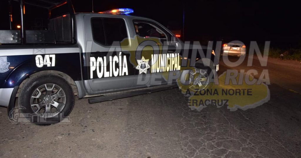 En persecución recuperan una camioneta que se roban de un estacionamiento