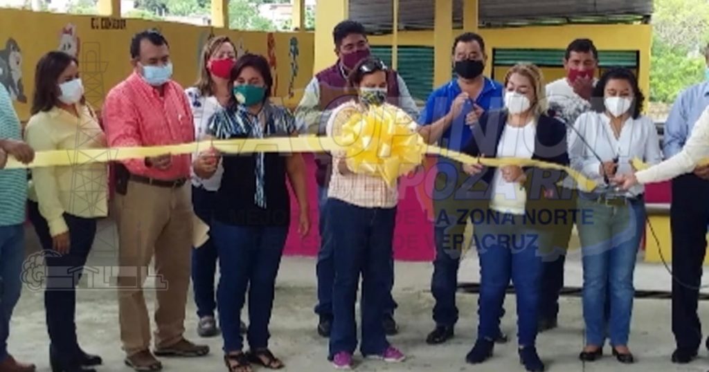 Inauguran 3 aulas y 1 comedor escolar en escuelas de Coatzintla