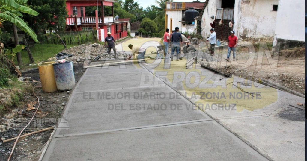 Alcalde de Naranjos constatan avance de Obra en Amatlán