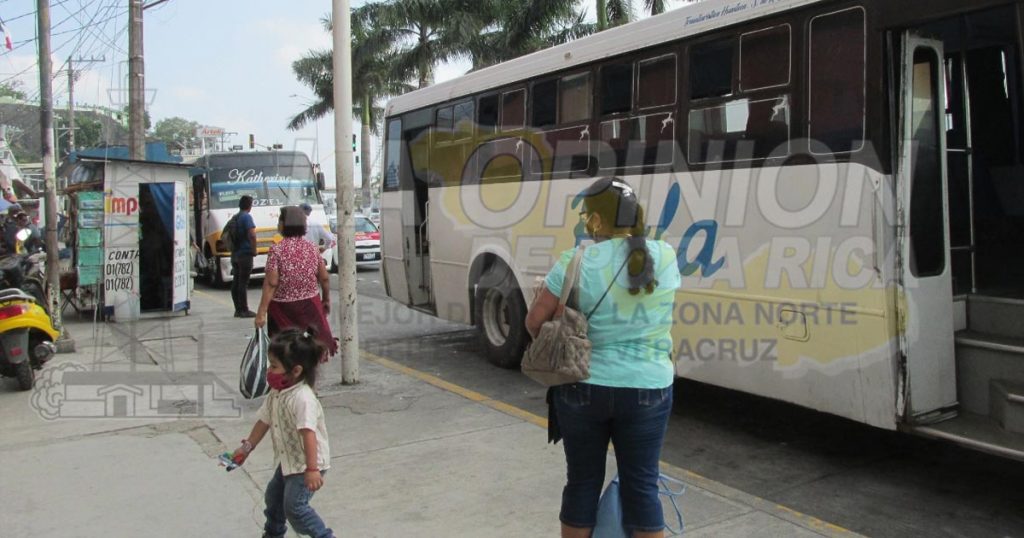 Insta transporte público a usar cubrebocas