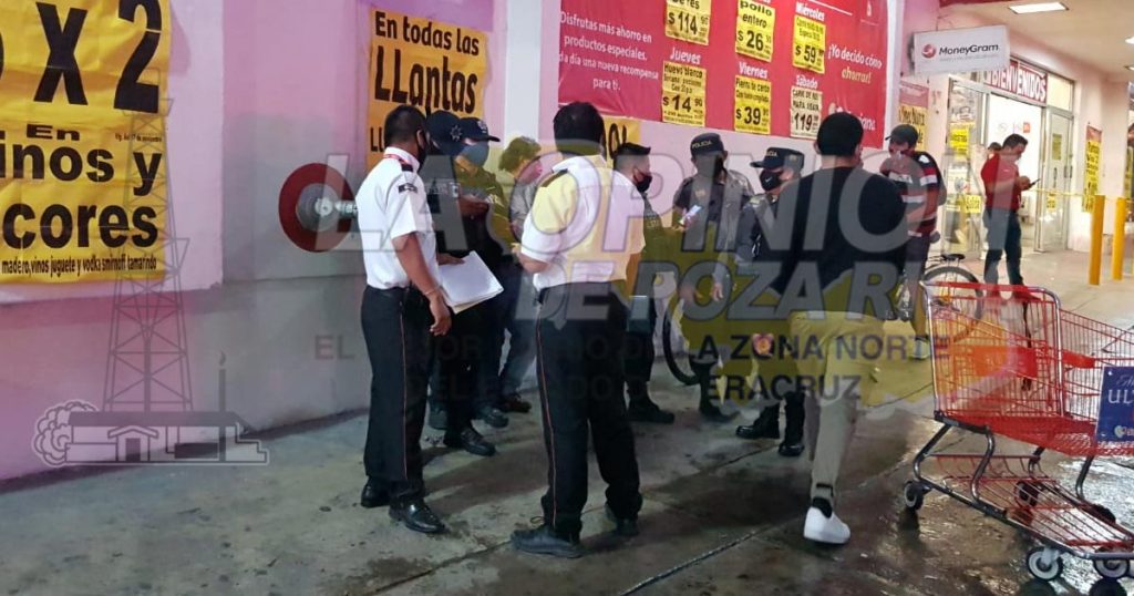 Detienen a mujer por querer robar en Soriana Palmas en Poza Rica