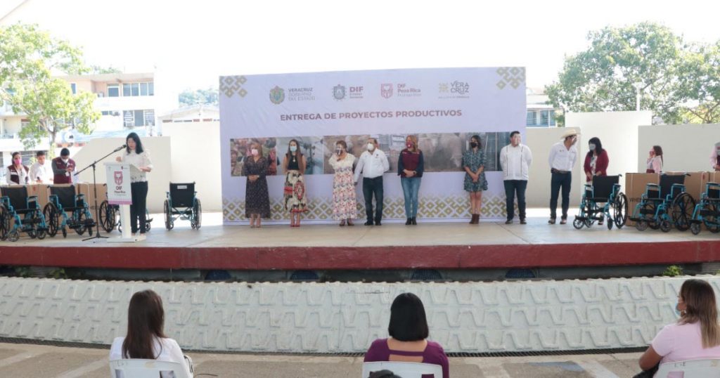 Entregan proyectos productivos en Poza Rica