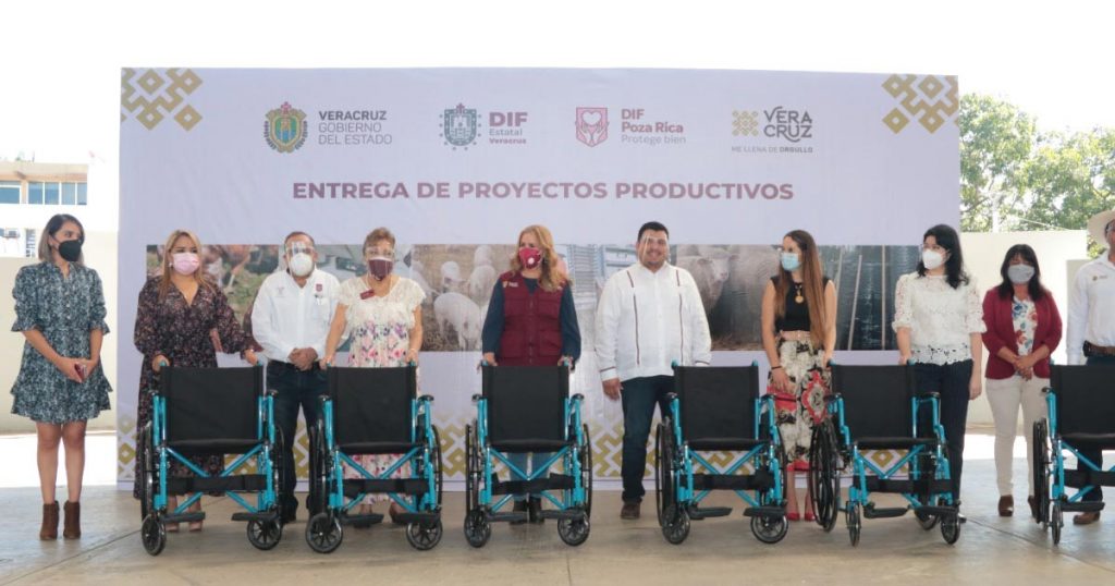 Entregan proyectos productivos en Poza Rica