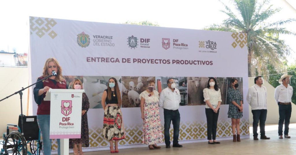 Entregan proyectos productivos en Poza Rica
