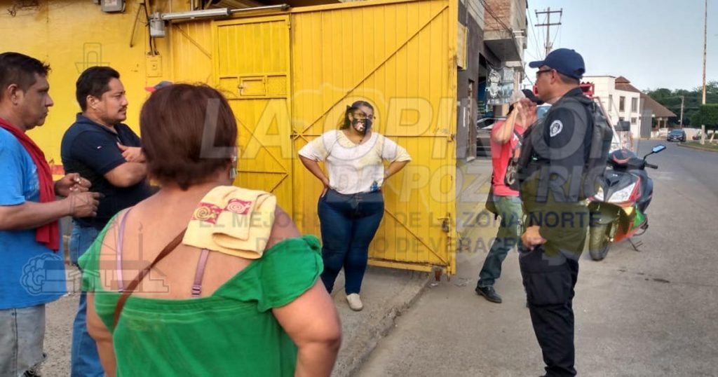 Camión de DHL derriba a moticlistas y huye