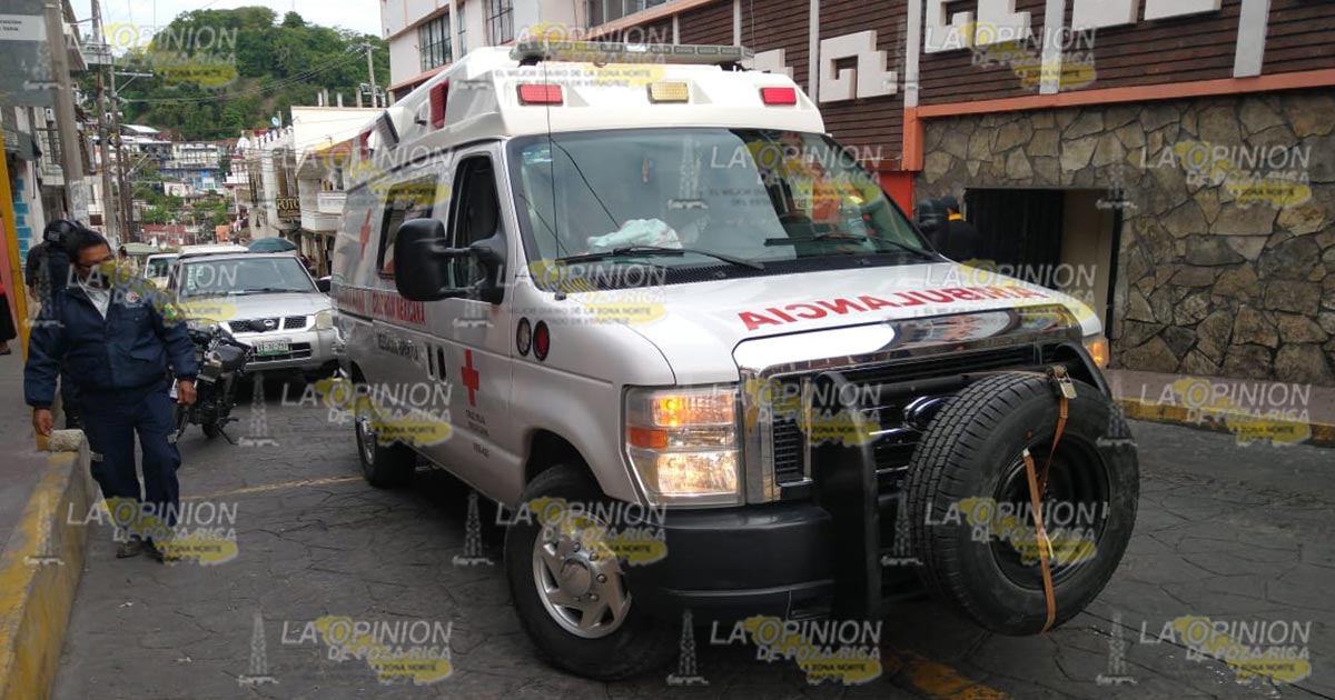 Abuelita se infarta en baño público