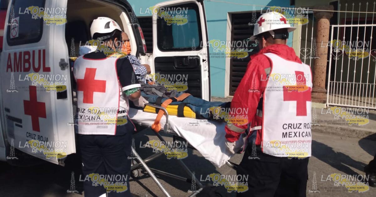 Adulto mayor se lesiona al caer de una barda