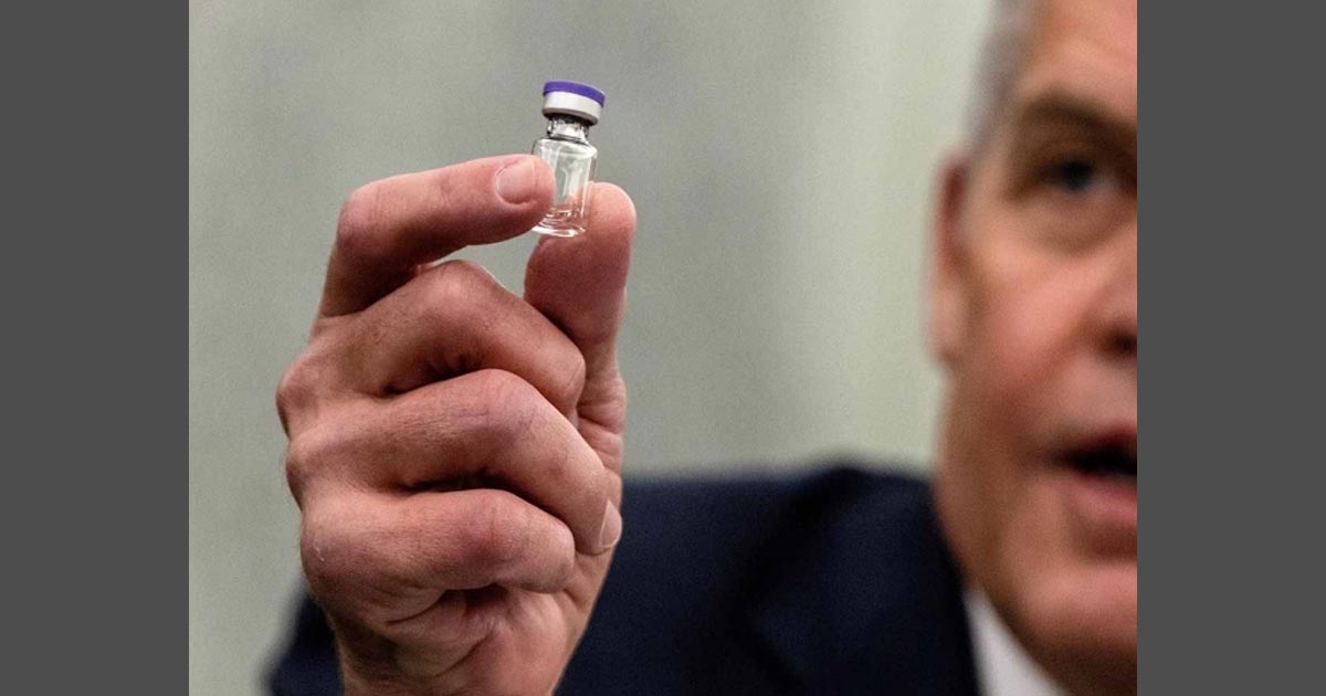 Trump exige a FDA aprobación de vacuna Pfizer; lanza amenaza