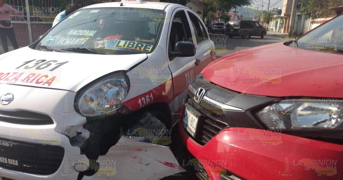 Aparatoso choque en crucero peligroso de Poza Rica