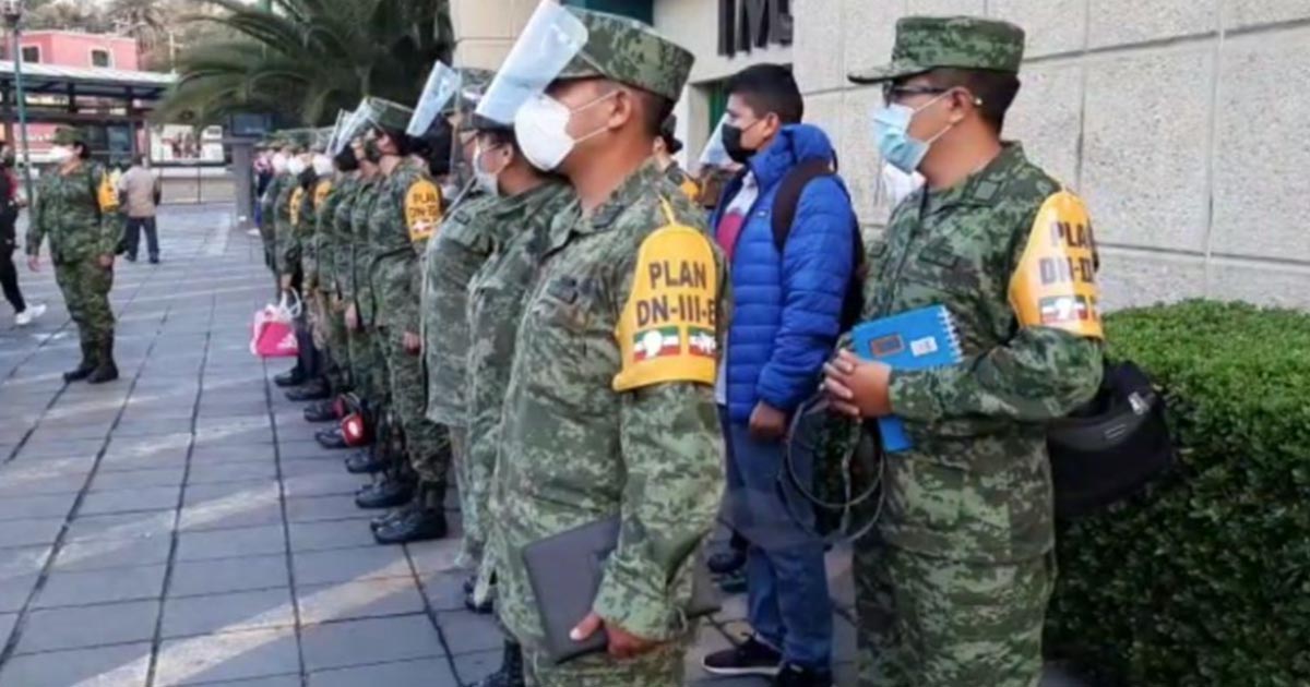 Capacitan a militares para campaña de vacuna anti-COVID