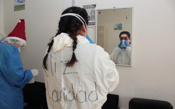 Enfermos de COVID-19 reciben momentos de alegría por Navidad