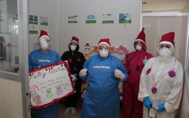Enfermos de COVID-19 reciben momentos de alegría por Navidad