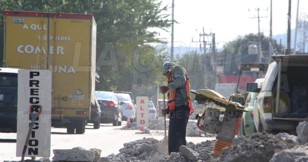 Colapsa flujo vehicular de Poza Rica en horas pico