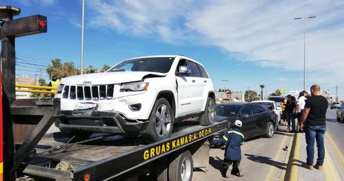 Mega carambola cierra tráfico por 2 horas en la Torreón - San Pedro