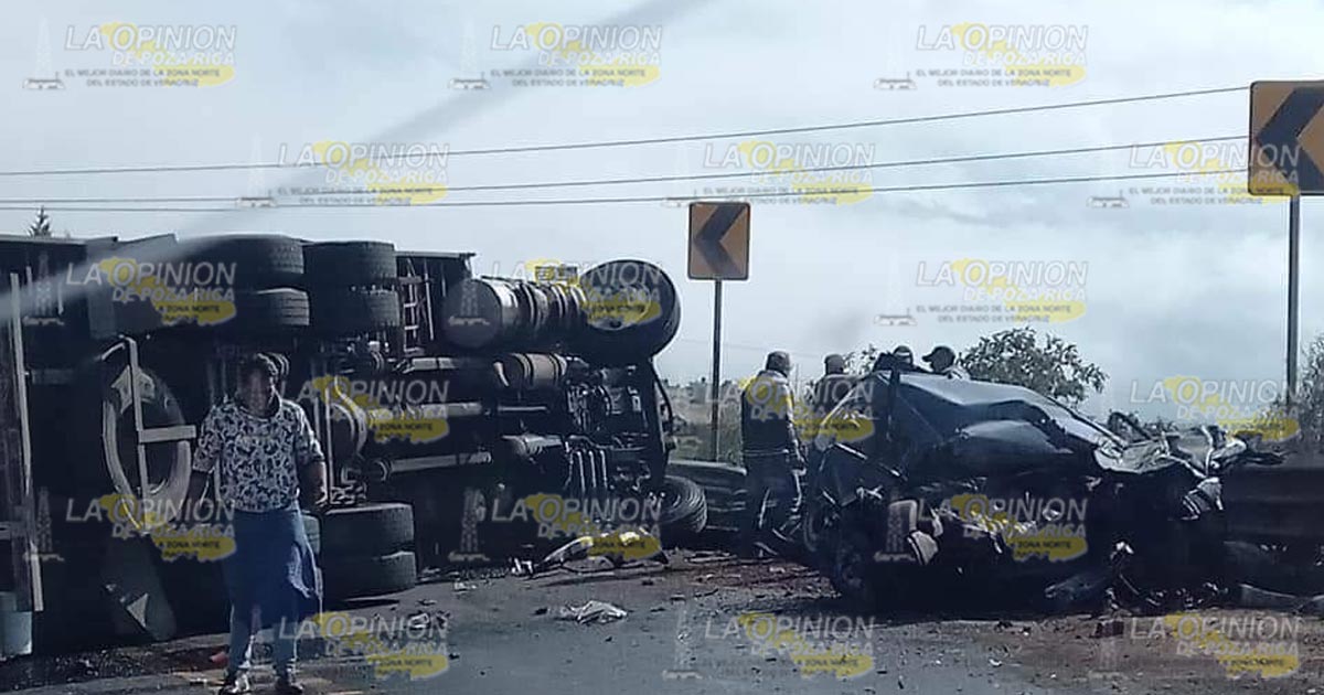 Muere prensado en accidente automovilístico