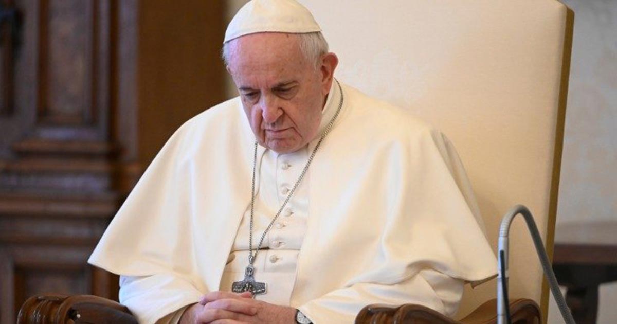 Ciática impide al papa Francisco presidir misa de fin de año