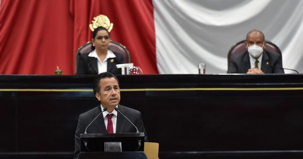 Comparece el gobernador Cuitláhuac García ante diputadas y diputados