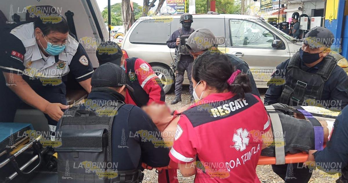 Hombre resulta lesionado al recibir descarga eléctrica en Coatzintla
