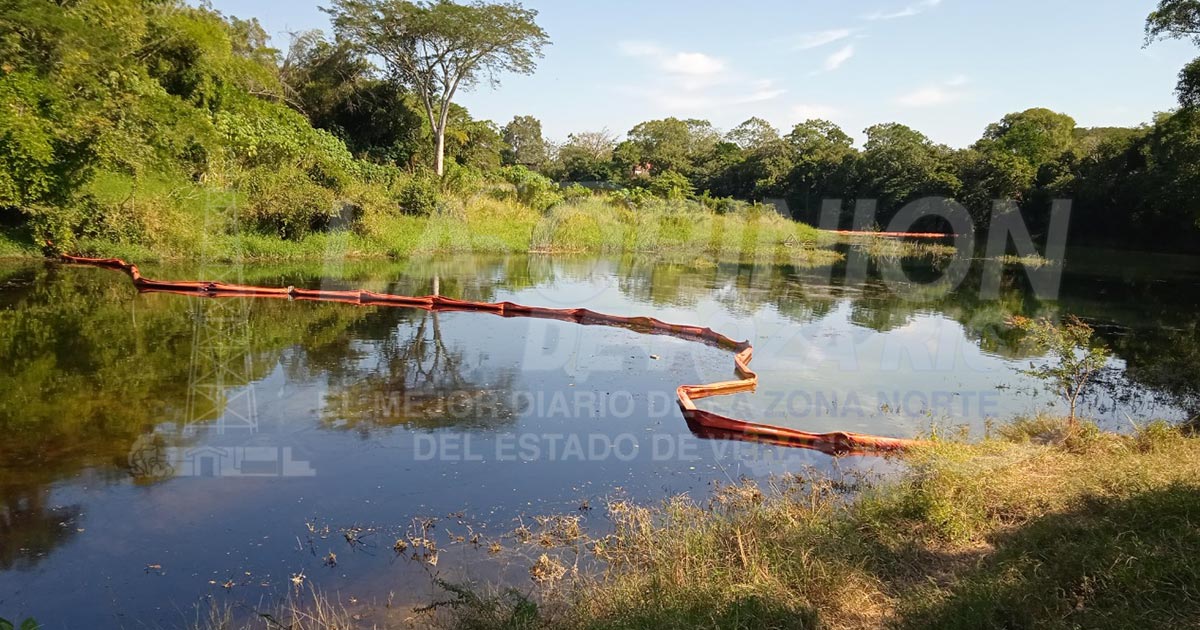 Escurrimientos de aceite contaminan el rio Tancochin