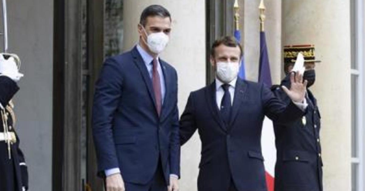 Emmanuel Macron tiene COVID-19