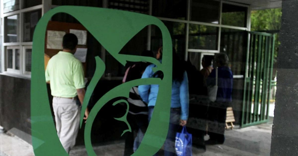 Con todo y bata, paciente con síntomas de Covid-19 abandona hospital en Coahuila
