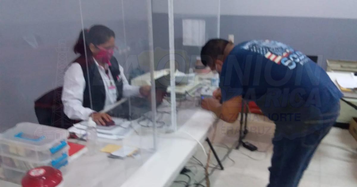 Entregan credenciales del INE de Tihuatlán y Coatzintla