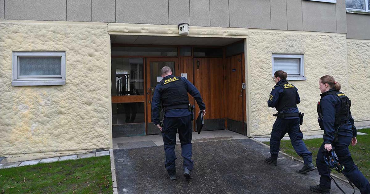Arrestan a mujer que encerró 28 años a su hijo
