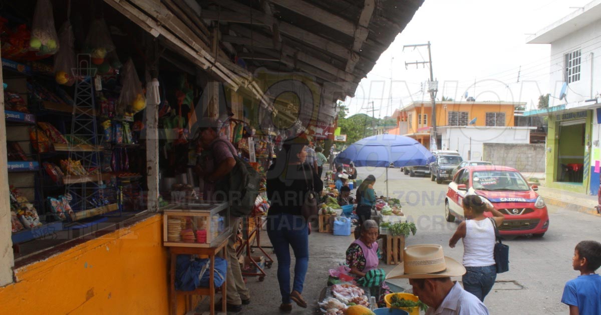Locatarios del mercado Morelos, en Cazones, esperan tener ventas en este fin de año