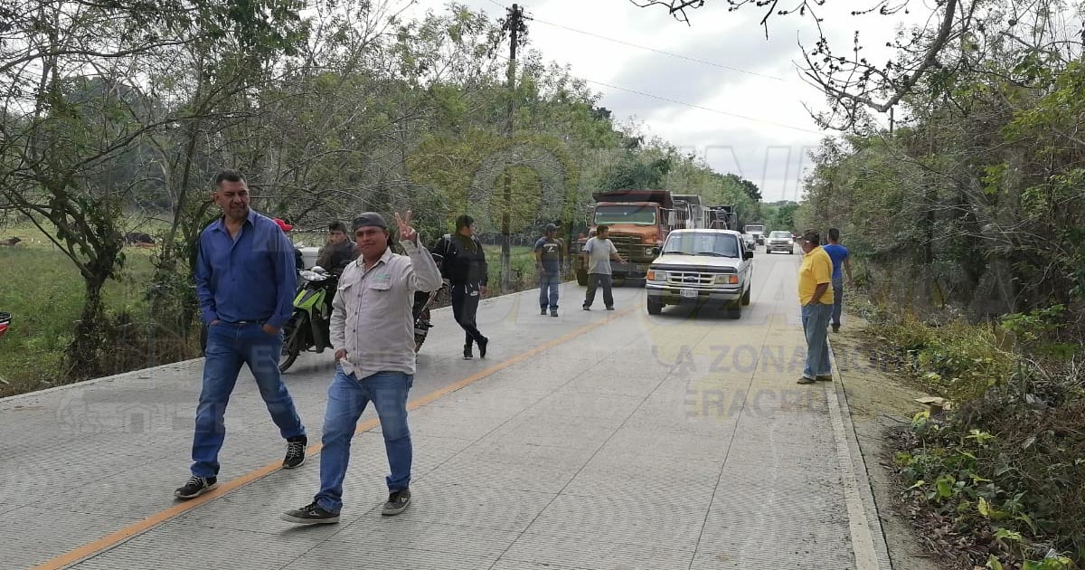 Pasaron Navidad sin luz; hoy bloquean la carretera Cazones - Tuxpan