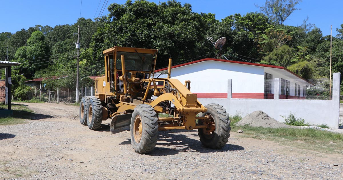 Más maquinaria para rehabilitar calles y caminos