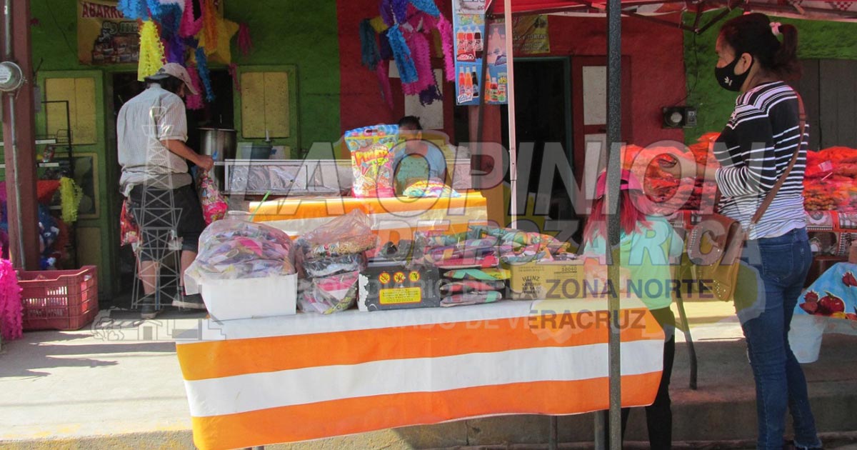 Peligrosa venta de cohetes en Castillo