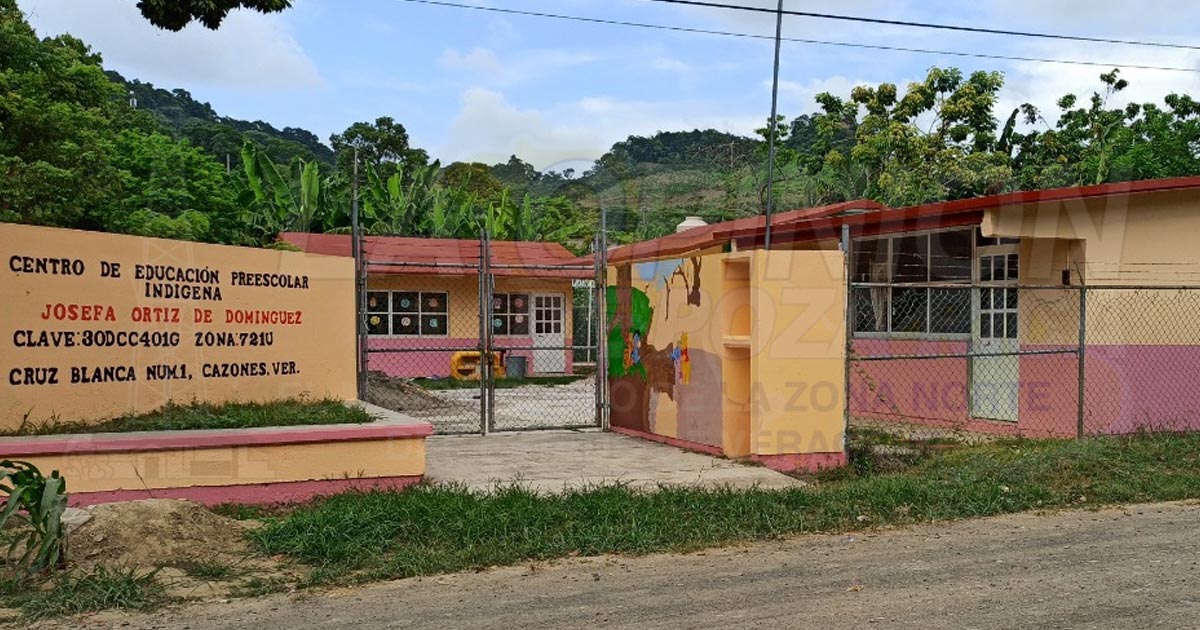En Cazones, varias escuelas se beneficiaron con La Escuela Es Nuestra