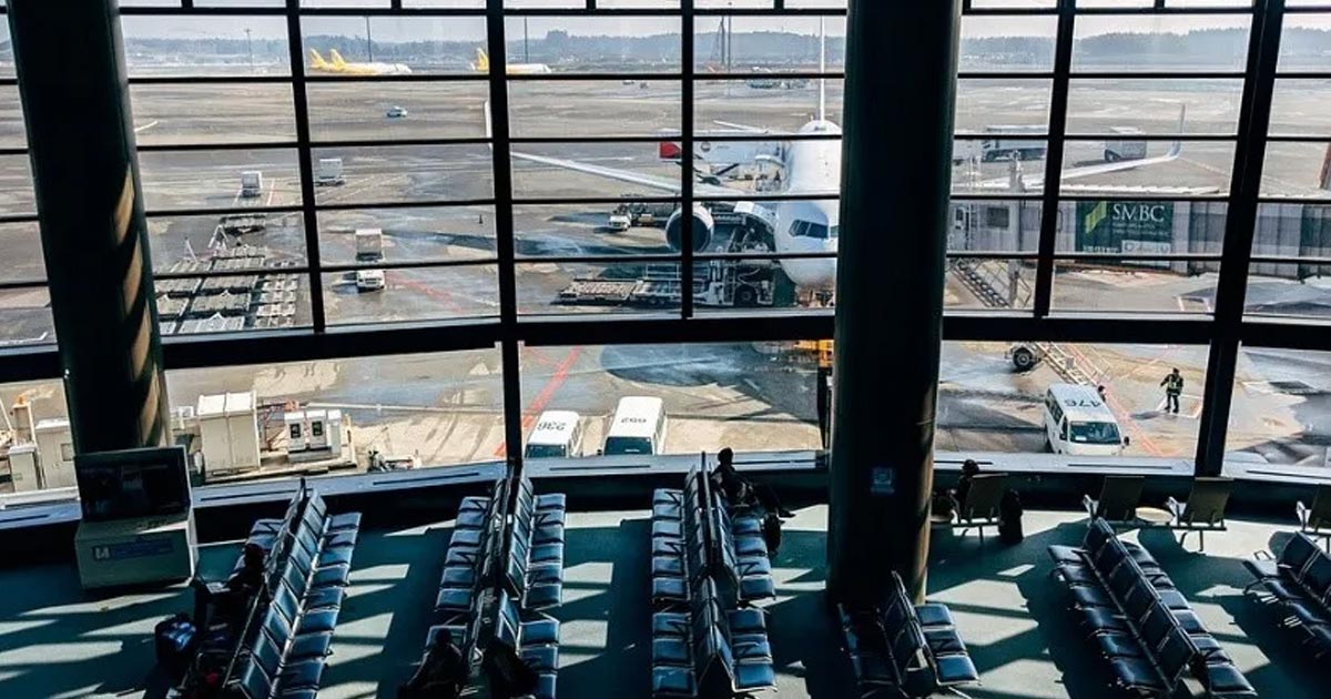 Prohíbe Japón ingreso de extranjeros tras confirmar casos de nueva variante de Covid-19