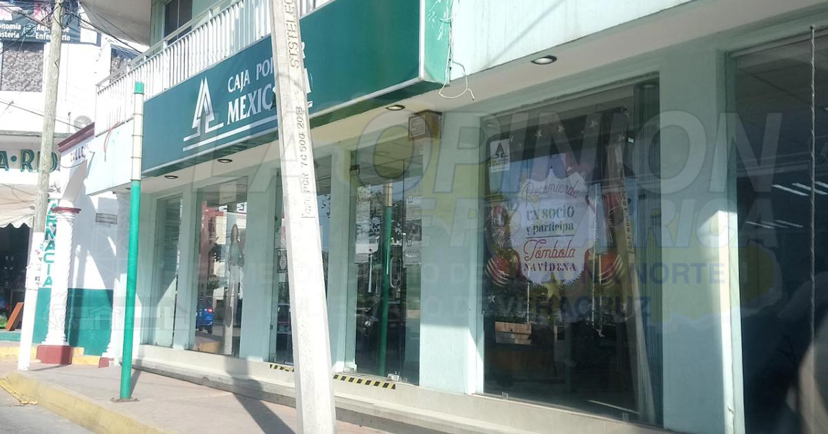 Se quejan clientes de Caja Popular