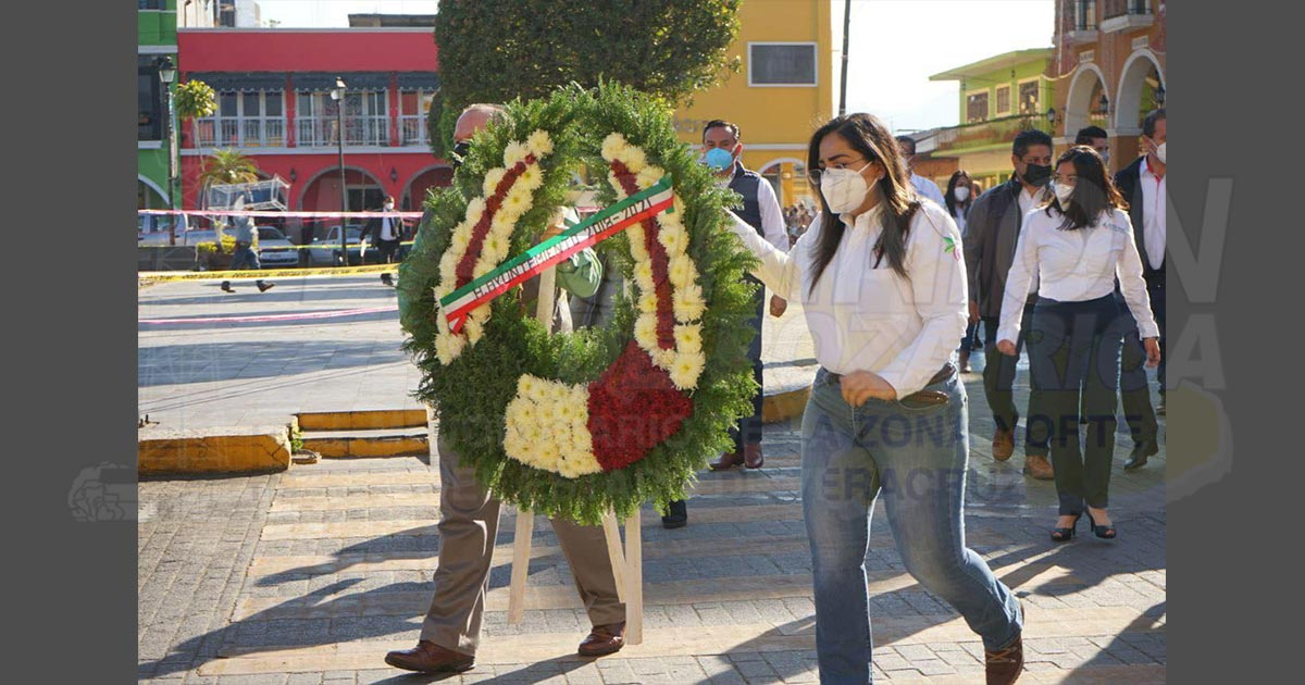 Ofrendan flores por natalicio de Venustiano Carranza