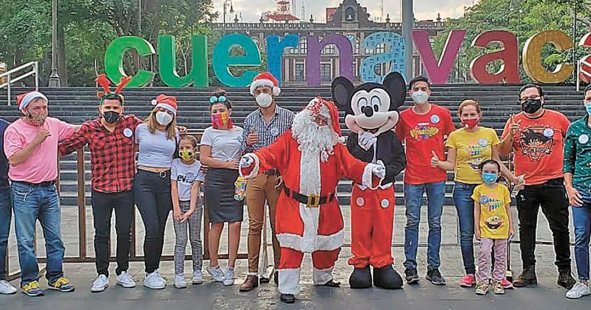 Llevan regalos a niños en situación de calle en Morelos