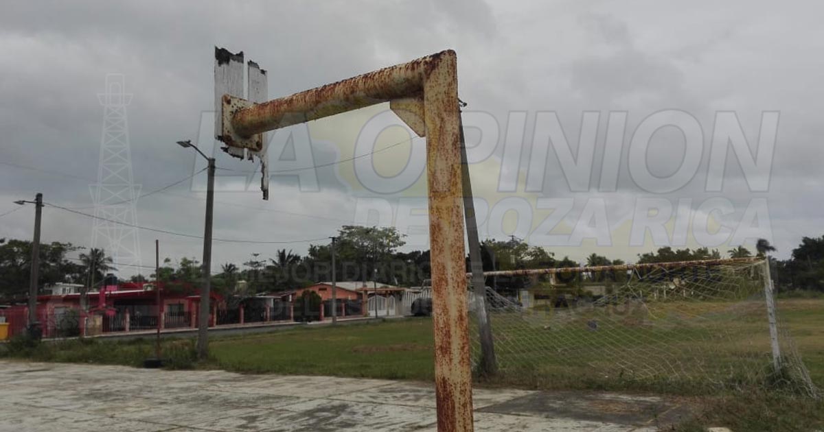 En decadencia, instalaciones para el deporte en Tuxpan